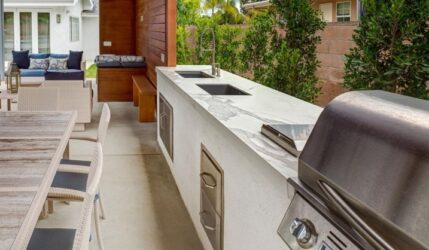 2021.06.18 blog – THE ADVANTAGES OF AN OUTDOOR KITCHEN